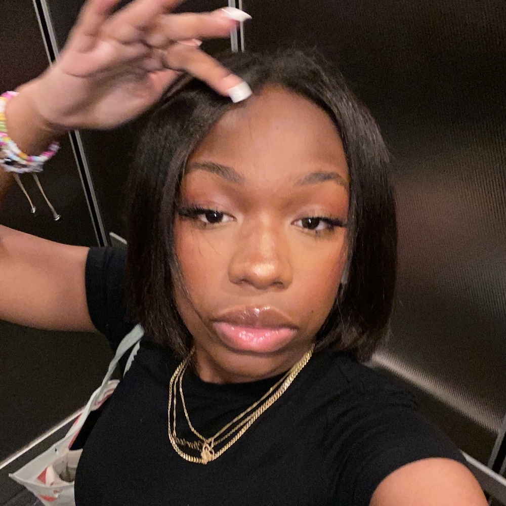 Meet your Posher, Clarisa